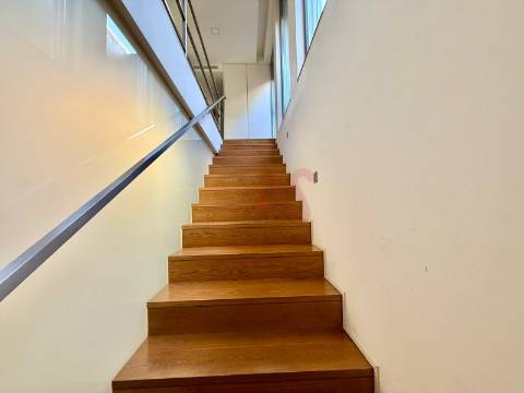 Espetacular Moradia Térrea T4 Em Azurém, Guimarães