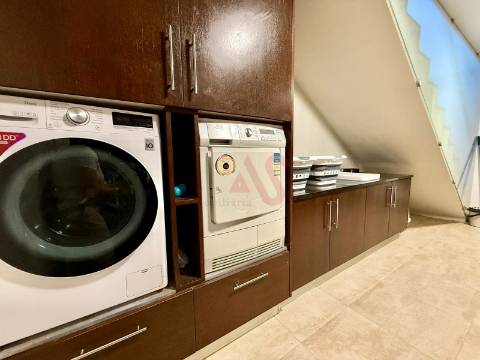 Espetacular Moradia Térrea T4 Em Azurém, Guimarães