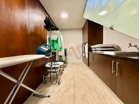 Espetacular Moradia Térrea T4 Em Azurém, Guimarães