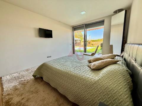 Espetacular Moradia Térrea T4 Em Azurém, Guimarães