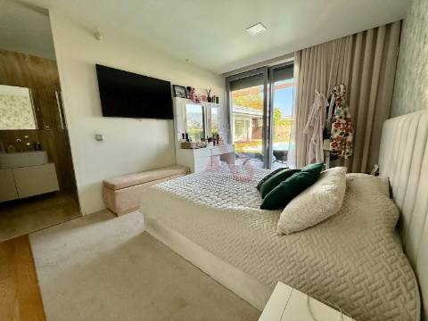 Espetacular Moradia Térrea T4 Em Azurém, Guimarães