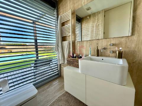 Espetacular Moradia Térrea T4 Em Azurém, Guimarães