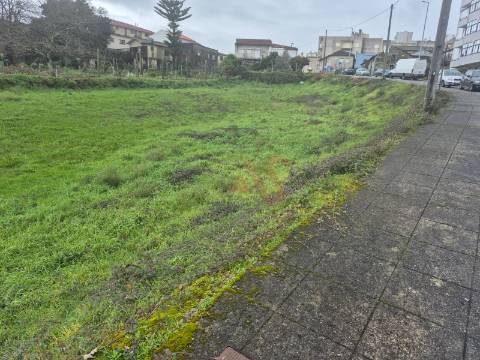 Terreno para construção com 1.449,67 m², na Lixa