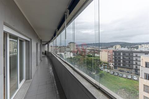 Magnífico apartamento, originalmente T4, convertido em T3, em Maximinos, Braga