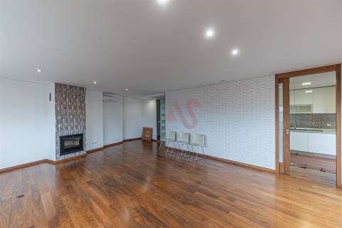 Magnífico apartamento, originalmente T4, convertido em T3, em Maximinos, Braga