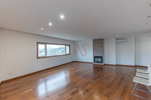 Magnífico apartamento, originalmente T4, convertido em T3, em Maximinos, Braga