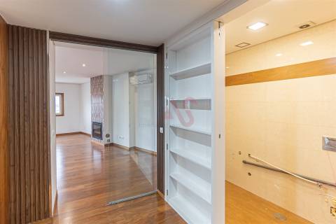 Magnífico apartamento, originalmente T4, convertido em T3, em Maximinos, Braga