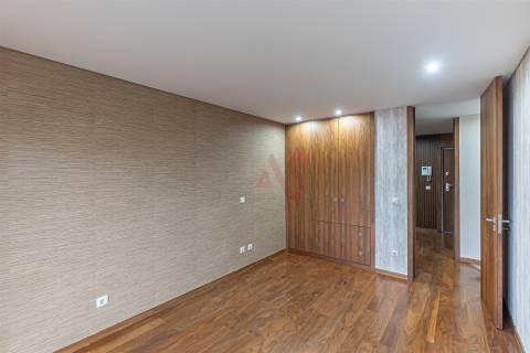 Magnífico apartamento, originalmente T4, convertido em T3, em Maximinos, Braga