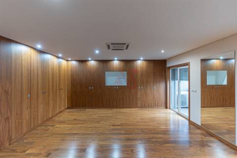 Magnífico apartamento, originalmente T4, convertido em T3, em Maximinos, Braga