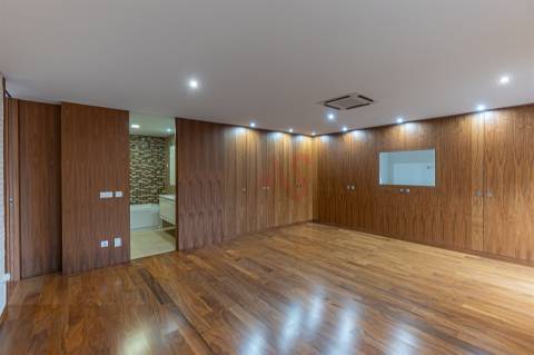 Magnífico apartamento, originalmente T4, convertido em T3, em Maximinos, Braga