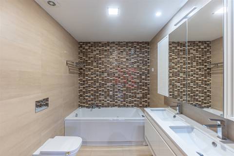 Magnífico apartamento, originalmente T4, convertido em T3, em Maximinos, Braga