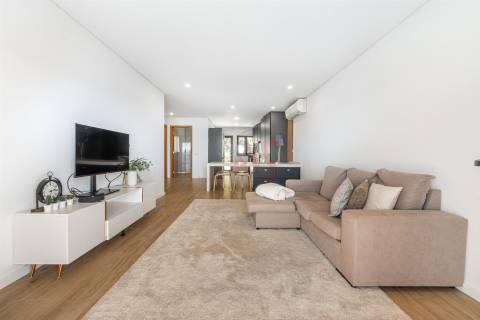 Andar Moradia T2+1 Renovado | Candoso – São Martinho