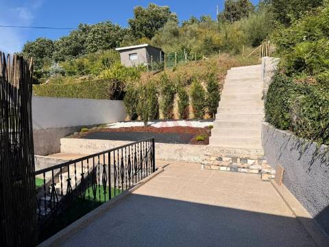 Andar Moradia T2+1 Totalmente Renovado | Terraço | 2 Frentes | 100% Disponível | Guimarães