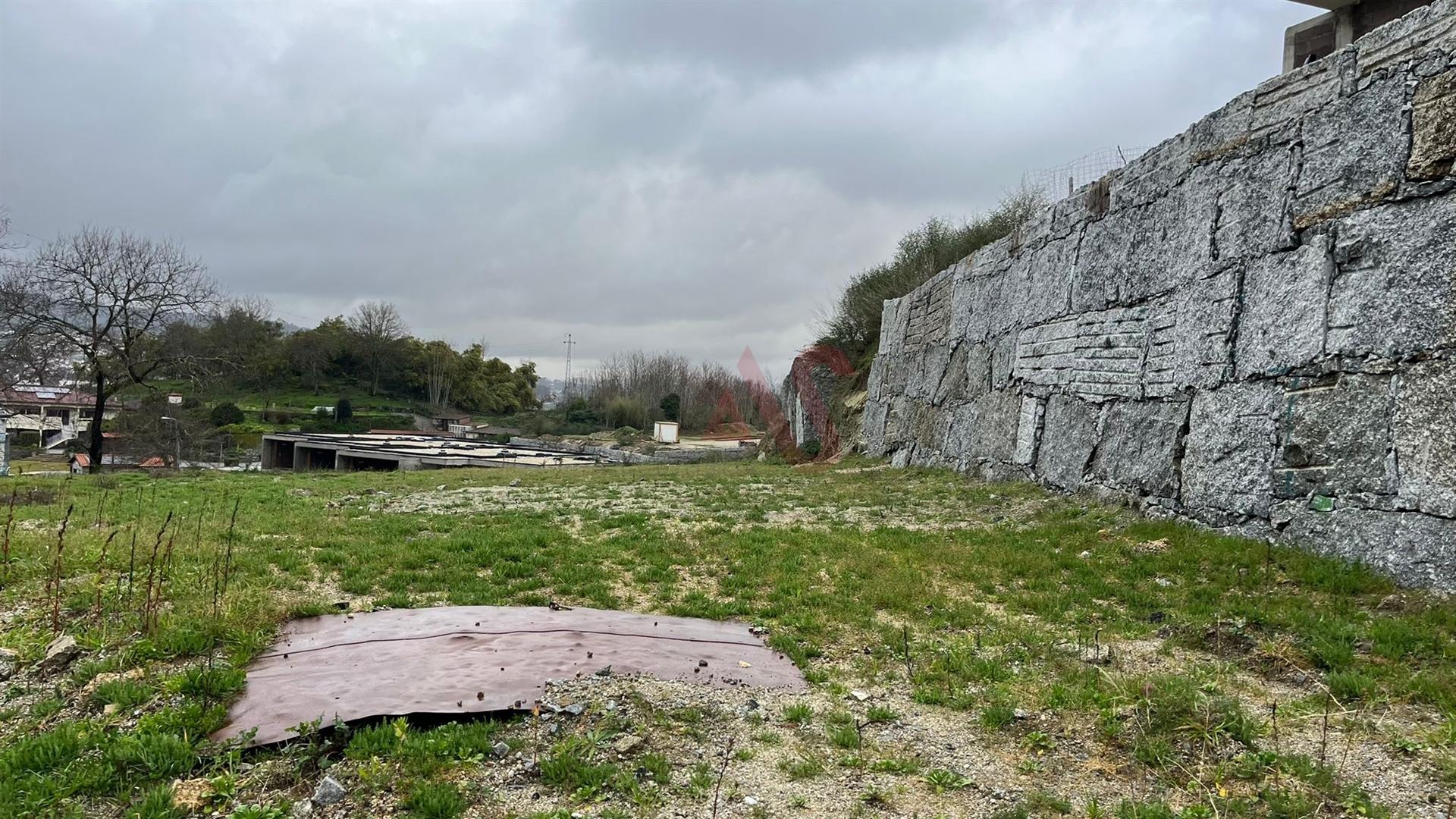Terreno Urbano para Construção com 404 m² – Cepães, Fafe