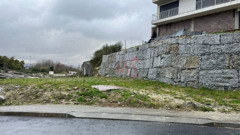 Terreno Urbano para Construção com 404 m² – Cepães, Fafe