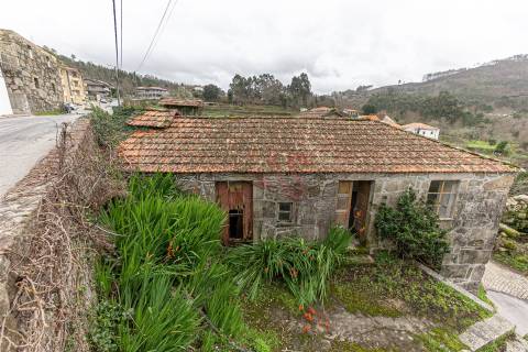 Moradia T4 para Restauro | Excelente oportunidade de investimento |  Marco de Canaveses