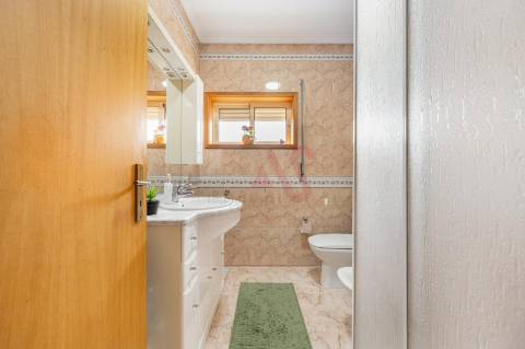 Andar de Moradia T3, localizada em zona tranquila de Fafe, em ótimo estado de conservação