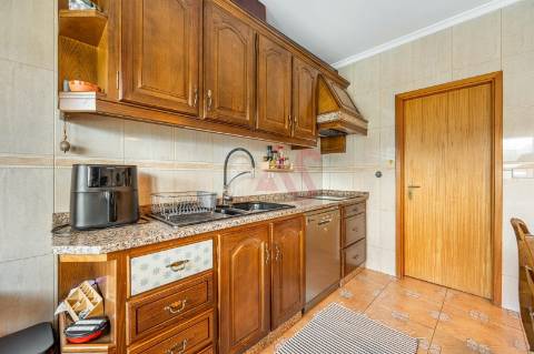 Andar de Moradia T3, localizada em zona tranquila de Fafe, em ótimo estado de conservação