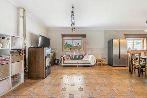 Andar de Moradia T3, localizada em zona tranquila de Fafe, em ótimo estado de conservação