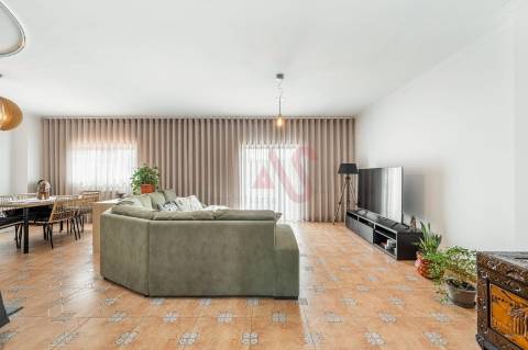 Andar de Moradia T3, localizada em zona tranquila de Fafe, em ótimo estado de conservação