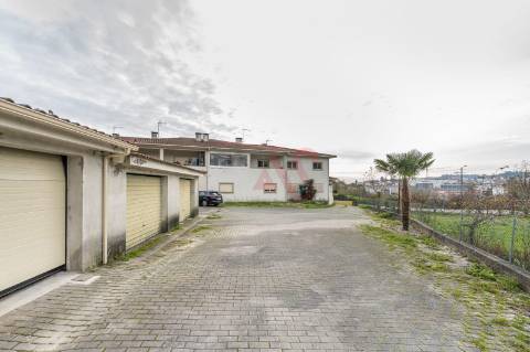 Andar de Moradia T3, localizada em zona tranquila de Fafe, em ótimo estado de conservação