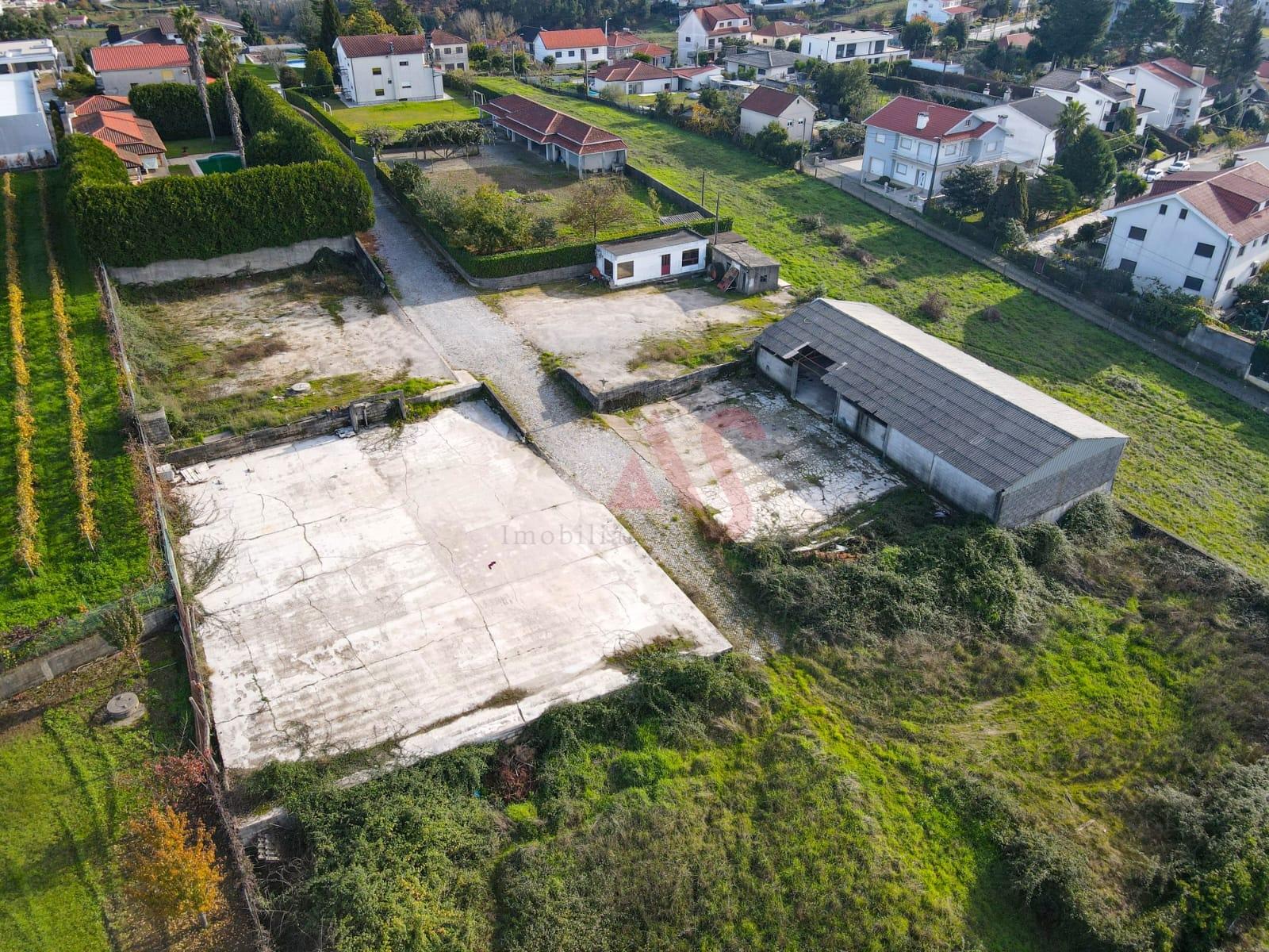 Terreno com 690 m² na Lixa para Construção