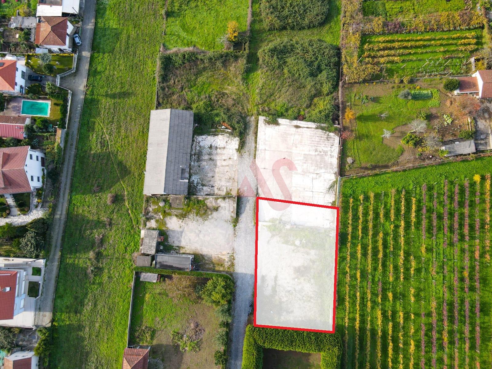 Terreno com 900 m² na Lixa para Construção