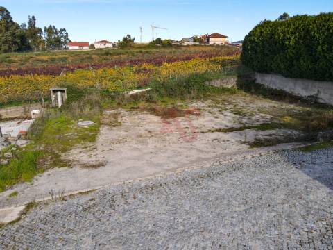 Terreno com 800 m² na Lixa para Construção
