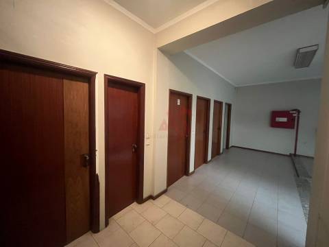 Pavilhão Industrial com Elevado Potencial - Seroa, Paços de Ferreira