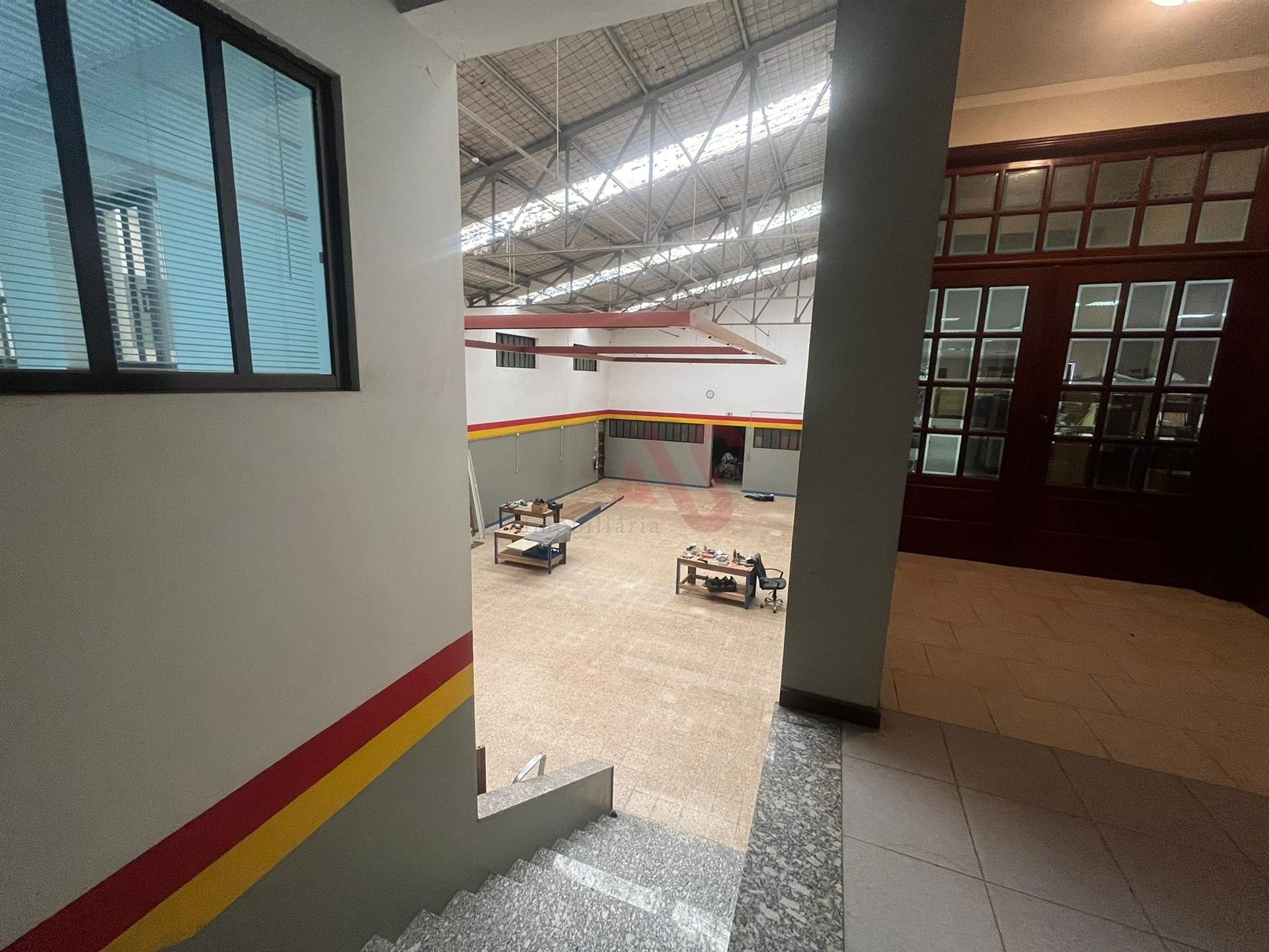 Pavilhão Industrial com Elevado Potencial - Seroa, Paços de Ferreira