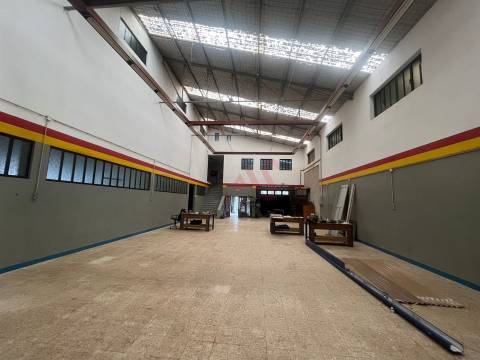 Pavilhão Industrial com Elevado Potencial - Seroa, Paços de Ferreira