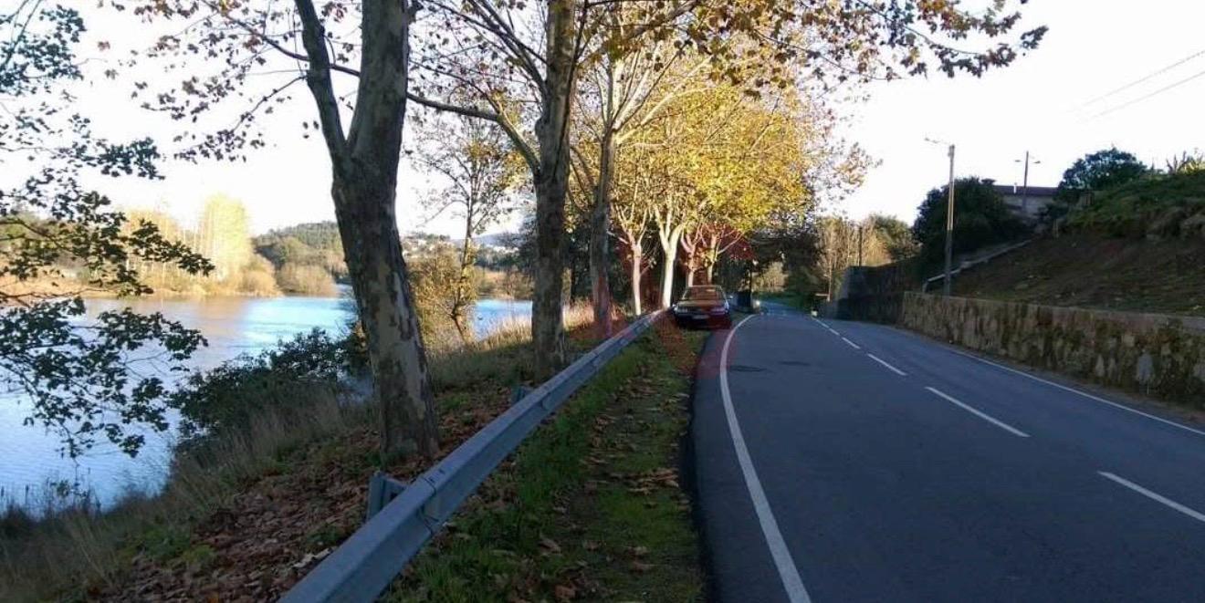 Terreno com 993 m² em Palmeira, Braga