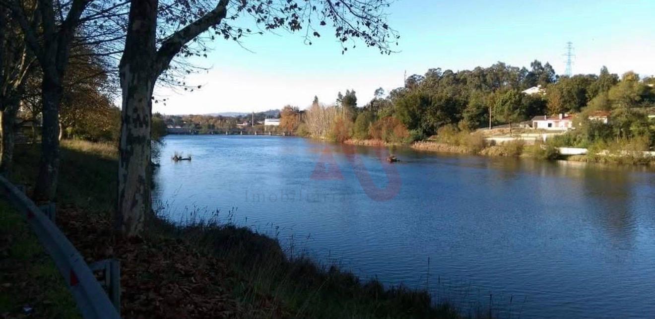 Terreno com 993 m² em Palmeira, Braga