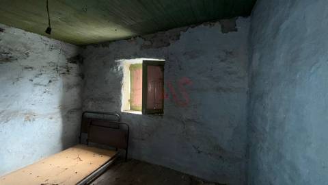 Moradia T3 para Restauro em Fafe