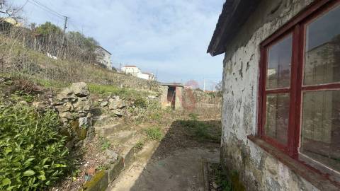 Moradia T3 para Restauro em Fafe