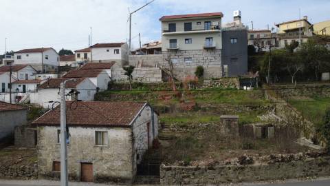 Moradia T3 para Restauro em Fafe