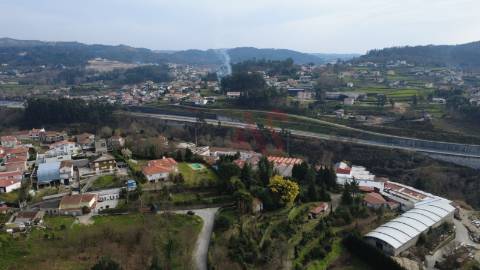 Moradia T3 para Restauro em Fafe