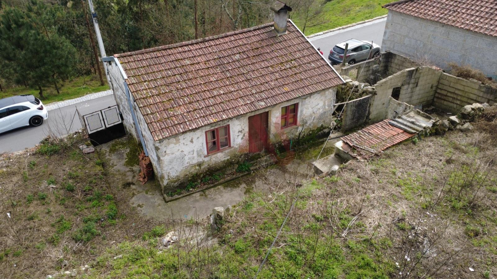 Moradia T3 para Restauro em Fafe