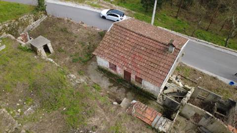 Moradia T3 para Restauro em Fafe