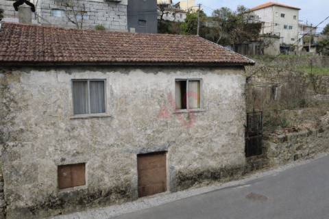 Moradia T3 para Restauro em Fafe