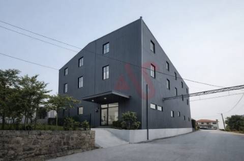 Armazém Industrial com Licença de Indústria + Terreno Anexo | Excelente Oportunidade de Investimento