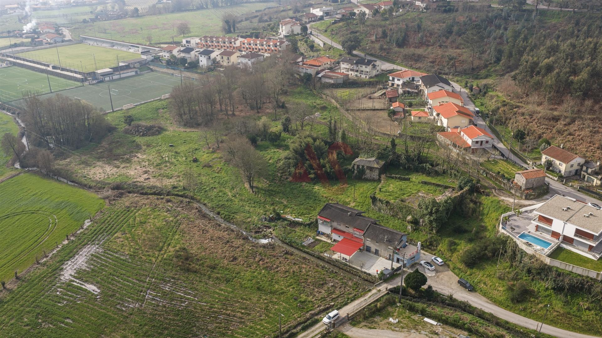Quinta com 2 hectares em Sande S. Lourenço, Guimarães
