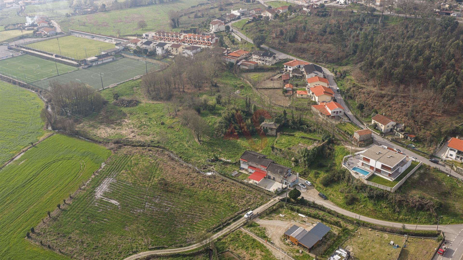 Quinta com 2 hectares em Sande S. Lourenço, Guimarães