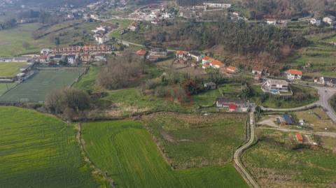 Quinta com 2 hectares em Sande S. Lourenço, Guimarães