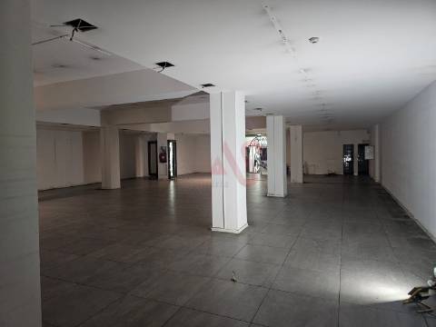 Loja para Arrendamento no Centro de Guimarães – Avenida Gil Vicente | 500 m²