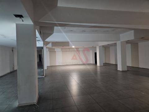 Loja para Arrendamento no Centro de Guimarães – Avenida Gil Vicente | 500 m²