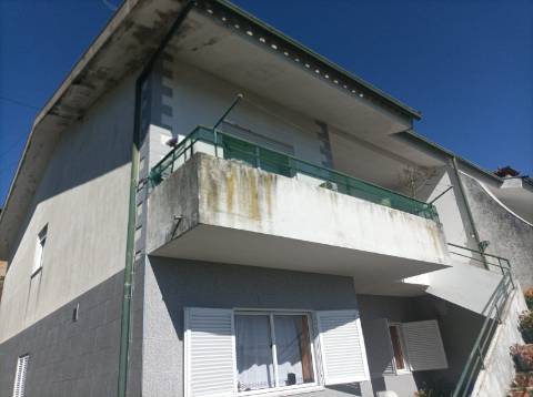 🏡 Andar de Moradia T2 à Venda em Salgueiros – Santa Maria de Oliveira, Famalicão