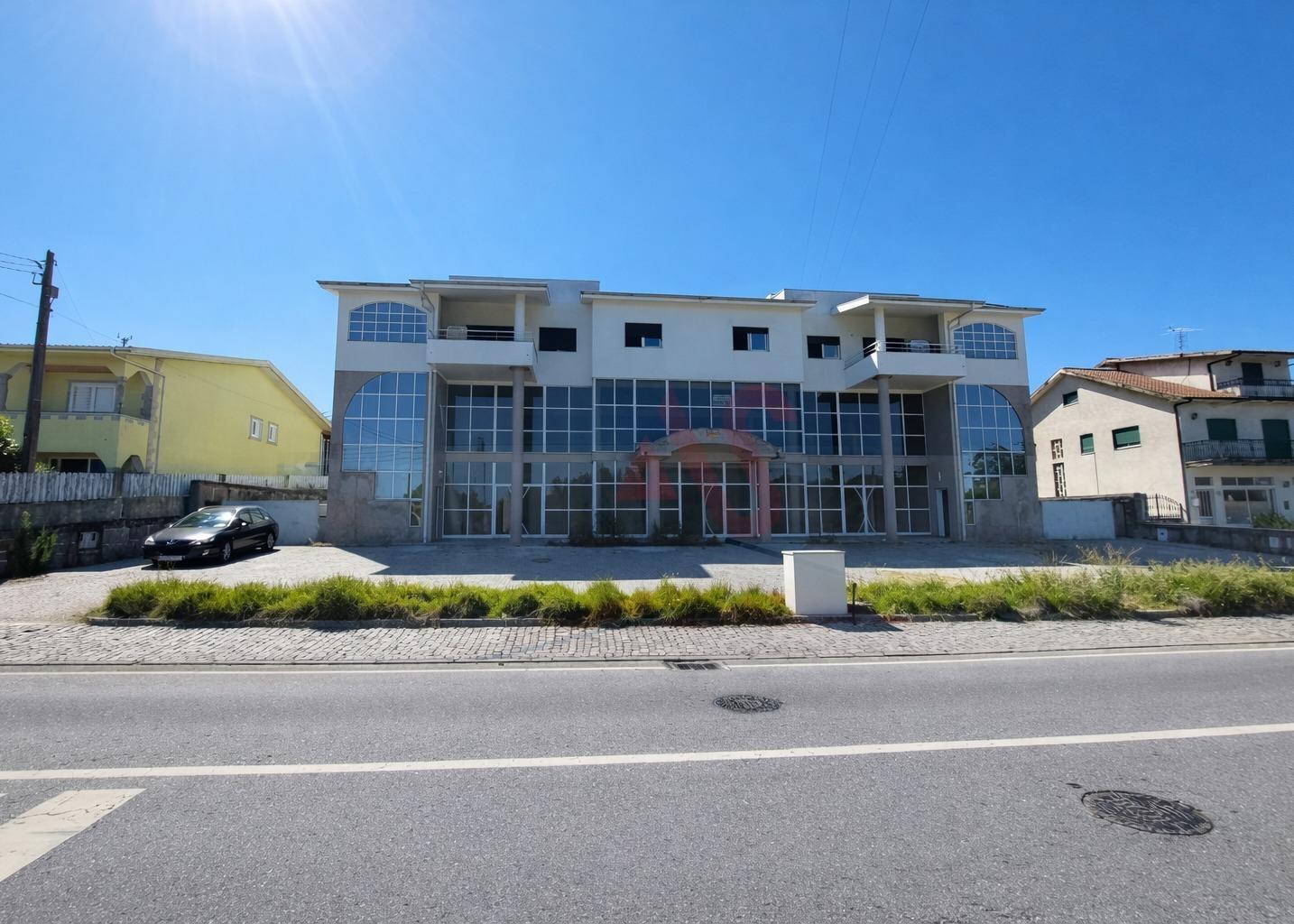 Espaço Comercial em Carvalhosa de 2 Andares, Paços de Ferreira