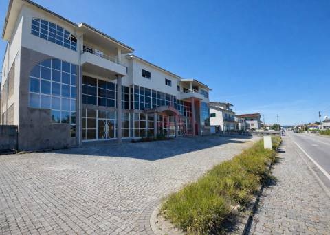Espaço Comercial em Carvalhosa de 2 Andares, Paços de Ferreira