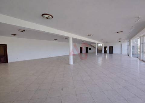 Espaço Comercial em Carvalhosa de 2 Andares, Paços de Ferreira